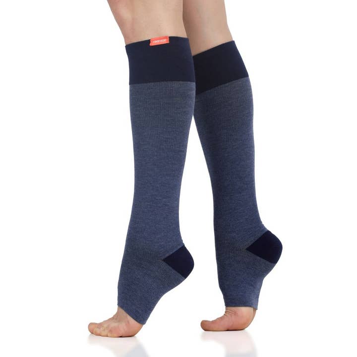 Baumwollsocken mit offener Zehenpartie von 20-30 mmHg: Heathered Collection — Navy für den Großhandel von VIM & VIGR