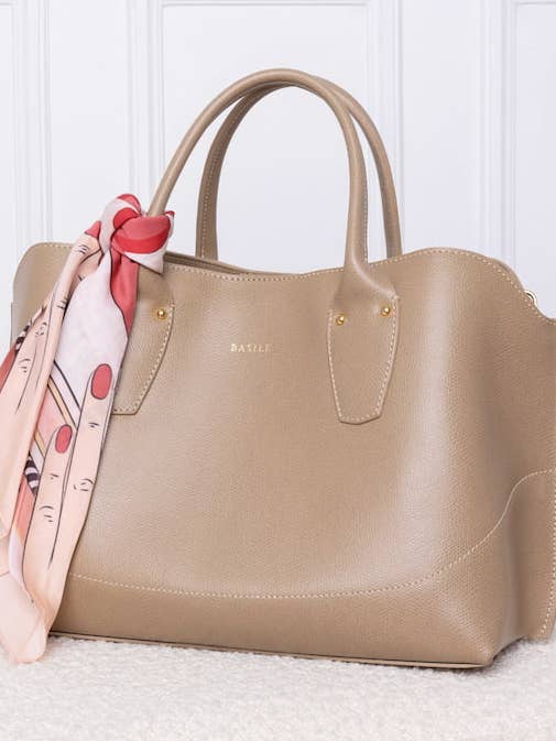 Der Große Rosa für den Großhandel von BASILE