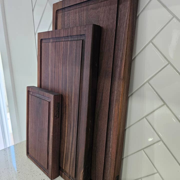 Kindling Re-Purposed Wood Products - Vente Planche à découper - Planche à découper en bois de noyer avec rainure pour jus4