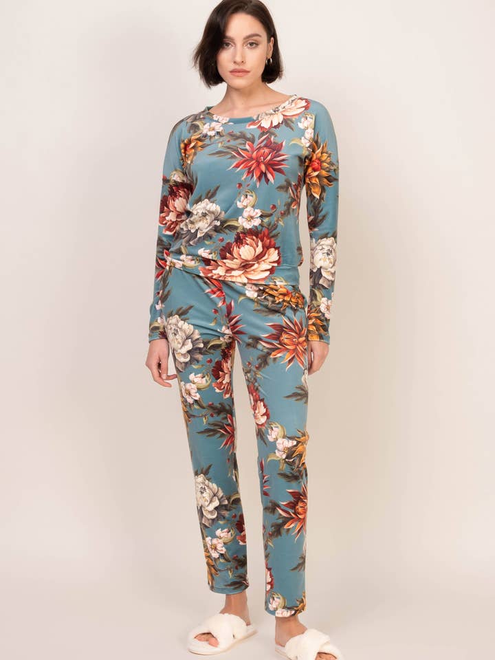 4106 Velvet Soft Pyjamas Set in Floral Print for wholesale by Oh!Zuza