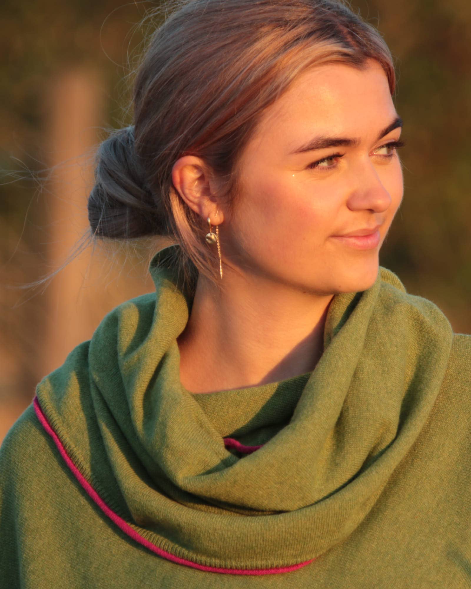 Cadenza Italy Ltd – wholesale Halsduk - Dam – Snood i kashmirblandning med kontrasterande kantdetaljer6