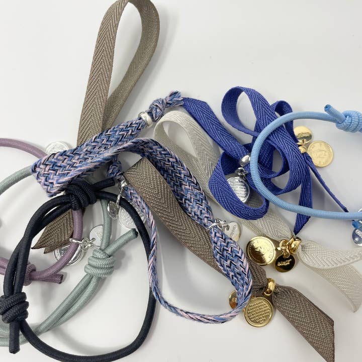 BRACELET NOEUD VANILLE BLEU CIEL pour la vente par Blest.