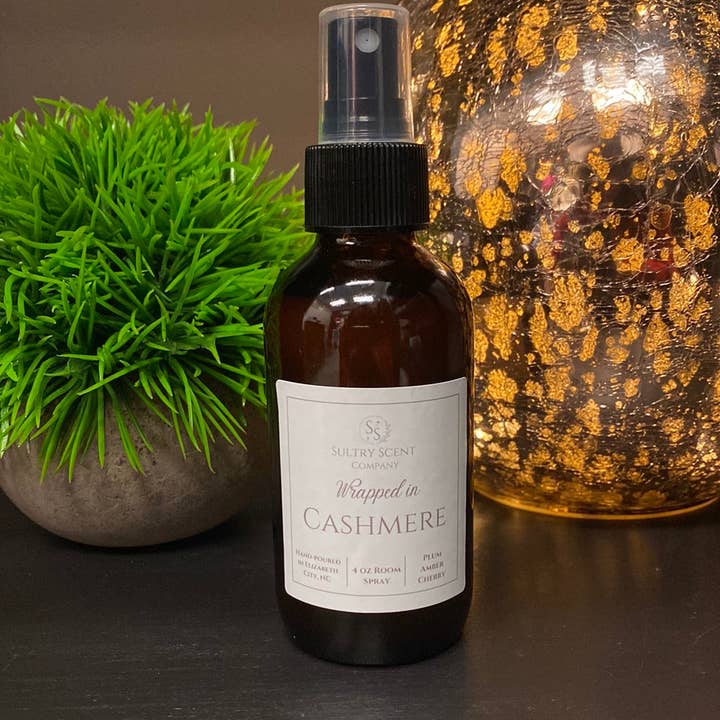 Vaporisateur de chambre et linge enveloppé dans du cachemire pour la vente par Sultry Scent Company