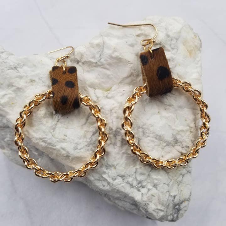 The Pretty Jewellery – wholesale Hoop-örhängen – Leopard läder och guld Twisted Hoop-örhängen1