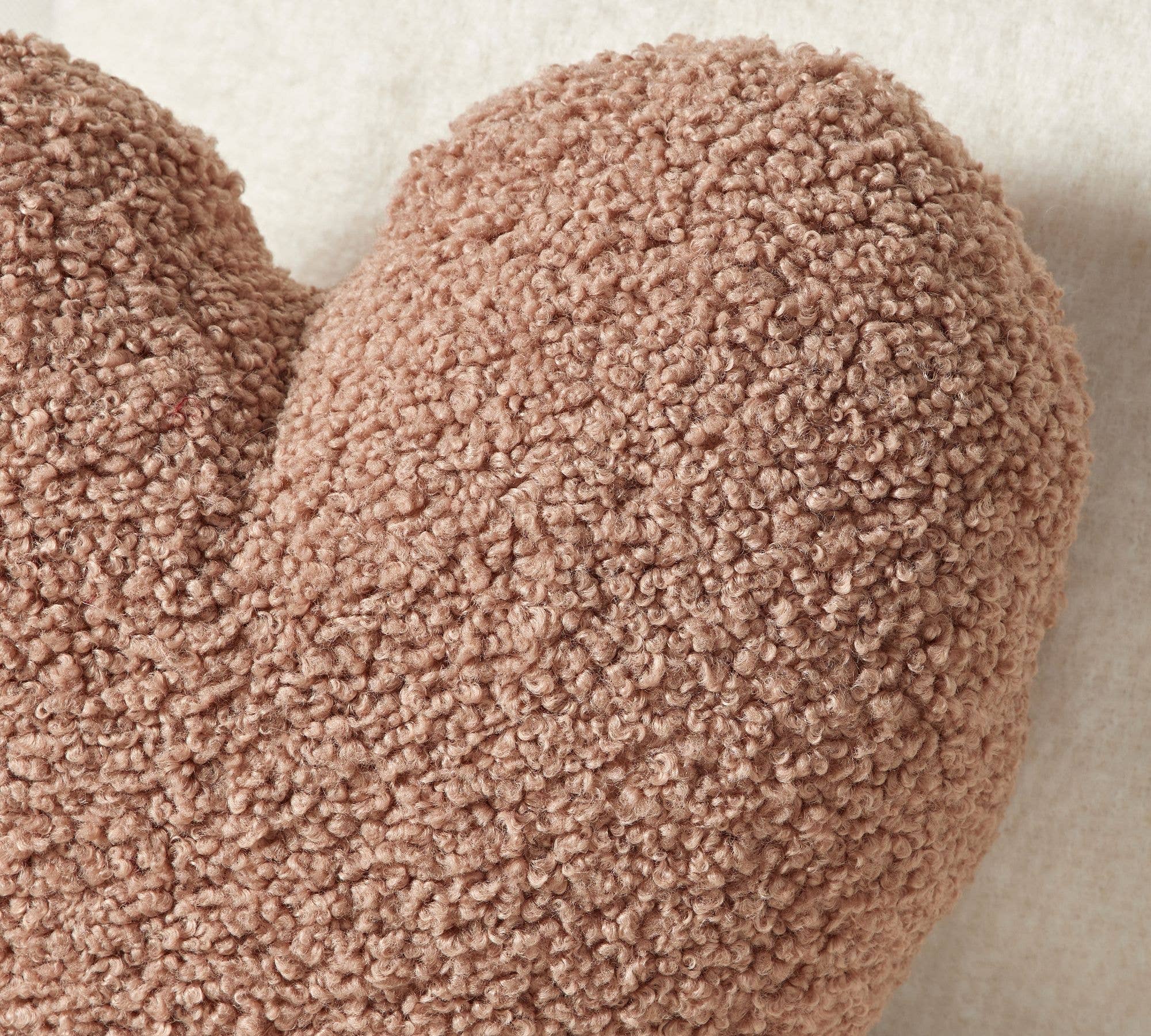 FLUFFERY - Vente Coussin décoratif - Coussin décoratif en peluche en forme de cœur1