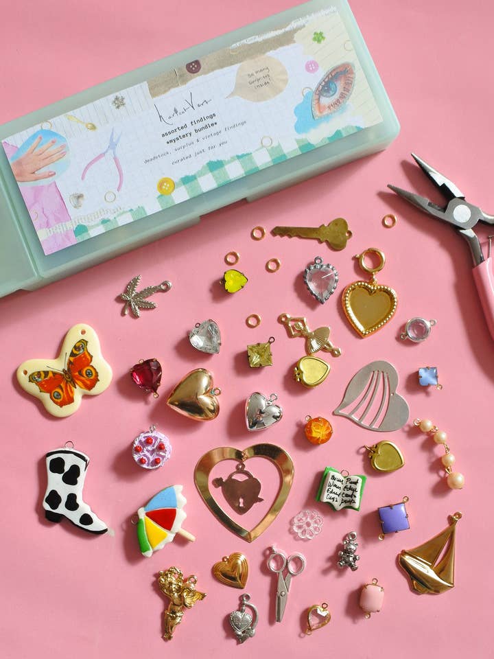 assortimento di componenti per gioielli *misterioso pacchetto artigianale* per la vendita all'ingrosso da parte di Haricot Vert