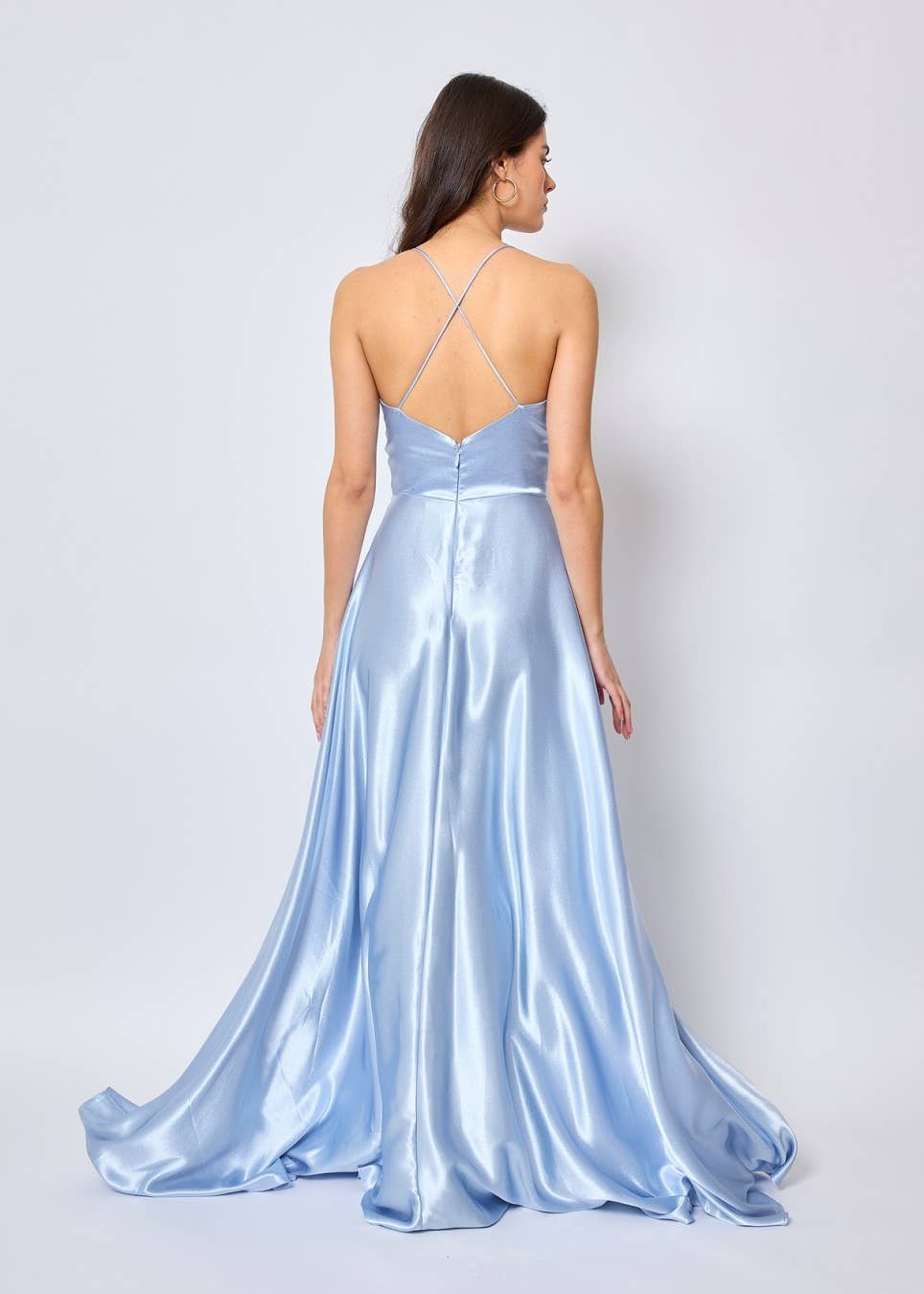 Eva & Lola - Epsilonn – Engroshandel Aftenkjole - Dame – Lang flydende satin kjole med åben ryg - HM21887