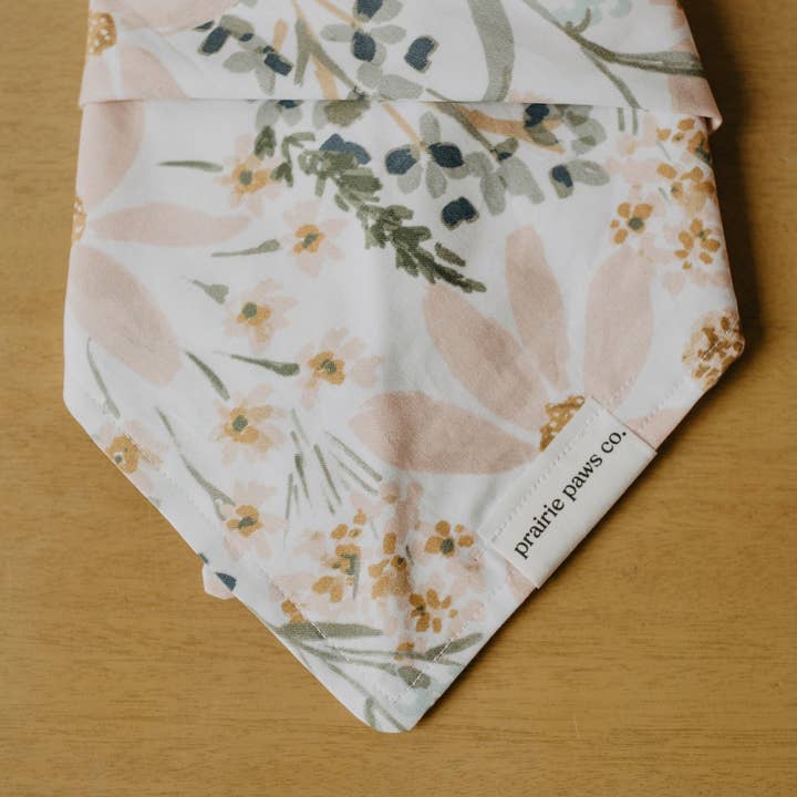 Delilah Hundehalstuch für den Großhandel von Prairie Paws Co.