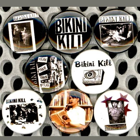 Pinbax Express - Vendita all'ingrosso Spilla da bavero - Bikini Kill, spille, bottoni, spille, spille, spille, distintivi, gruppo punk