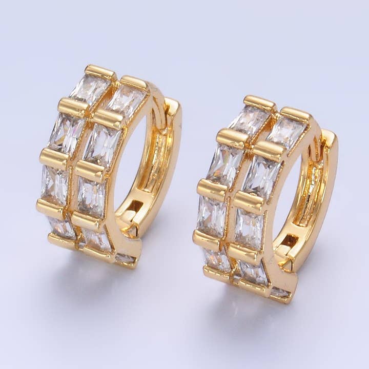 Guld Minimalistiska Guld CZ Baguette Huggies Örhänge-00148 för wholesale av Simply Jewels