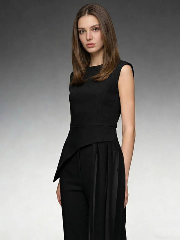 Haut sans manches asymétrique Apex pour la vente par Lyonlee