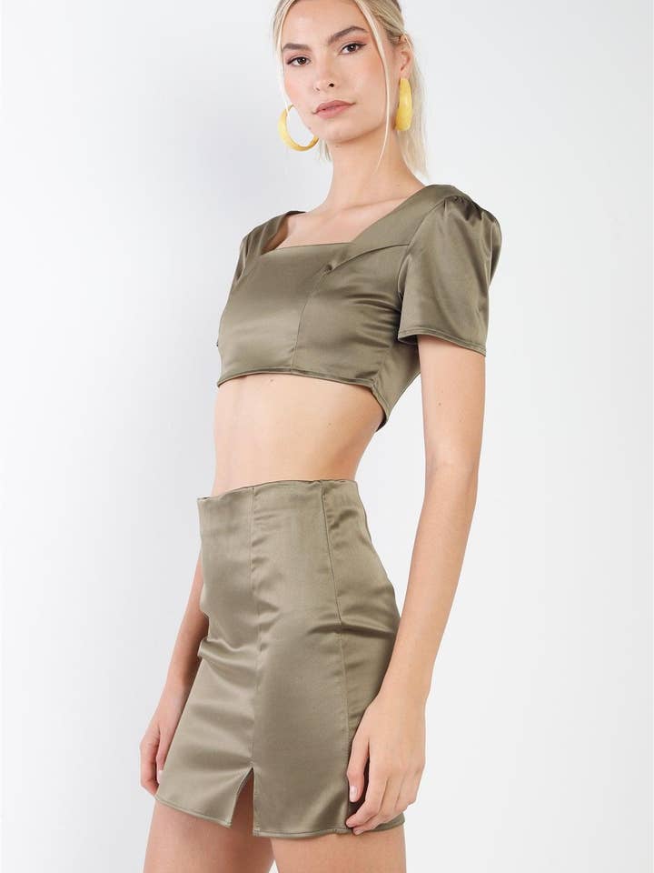 Conjunto de minifalda con cuello cuadrado con cuello cuadrado y cintura alta con detalle de abertura en la cintura /3-2-1 para venta al por mayor de Tasha Apparel Wholesale