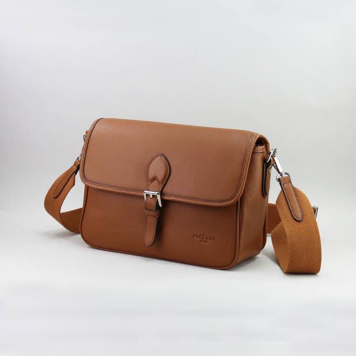 583107 Camel - sac cuir pour la vente par Frederic T.