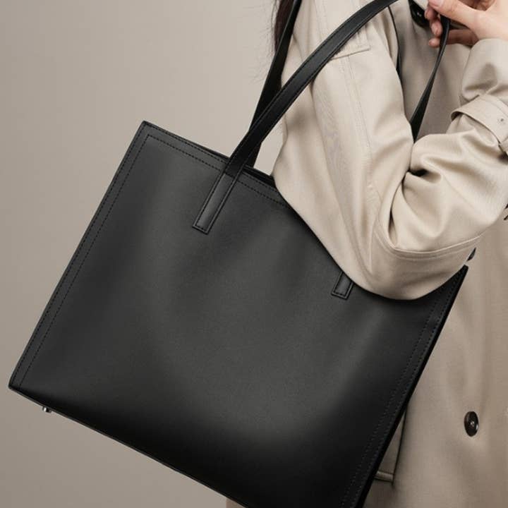 Grand sac fourre-tout en cuir noir Gene pour la vente par Homelico