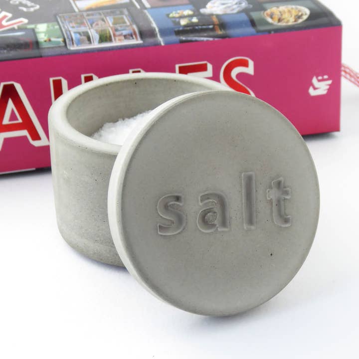Sarus Originals - Wholesale Salt mill - Concrete salt pot with engraved lid - natural grey or white1