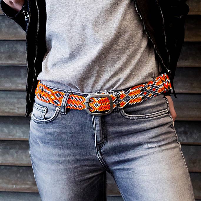 Ceinture Adriana en abricot pour la vente par Smitten