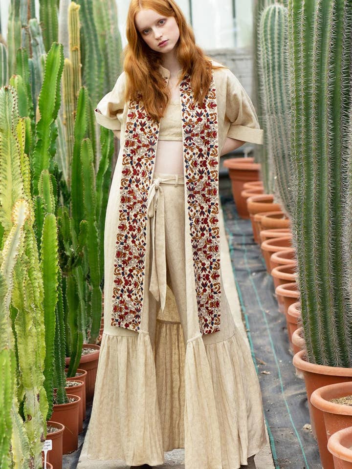 Panneau avant brodé Ekru Dolmen Boho Oversize Anti-Fit pour la vente par Pinnacle By Shruti Sancheti