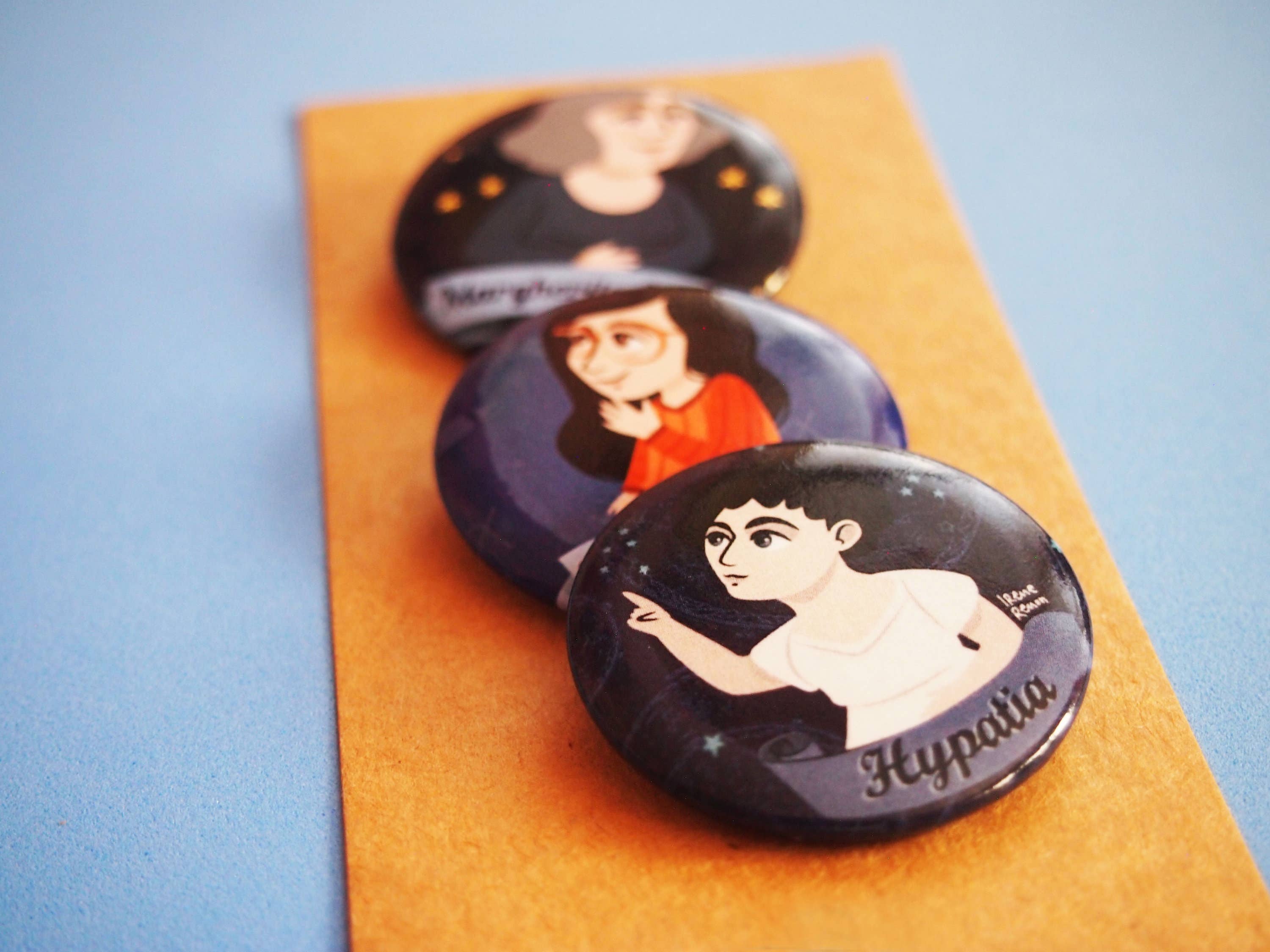 Irene Renon illustrations – Engroshandel Reversnål/knap – Kvindeingeniør, Margaret Hamilton, Ingeniør Gaver, Pin4