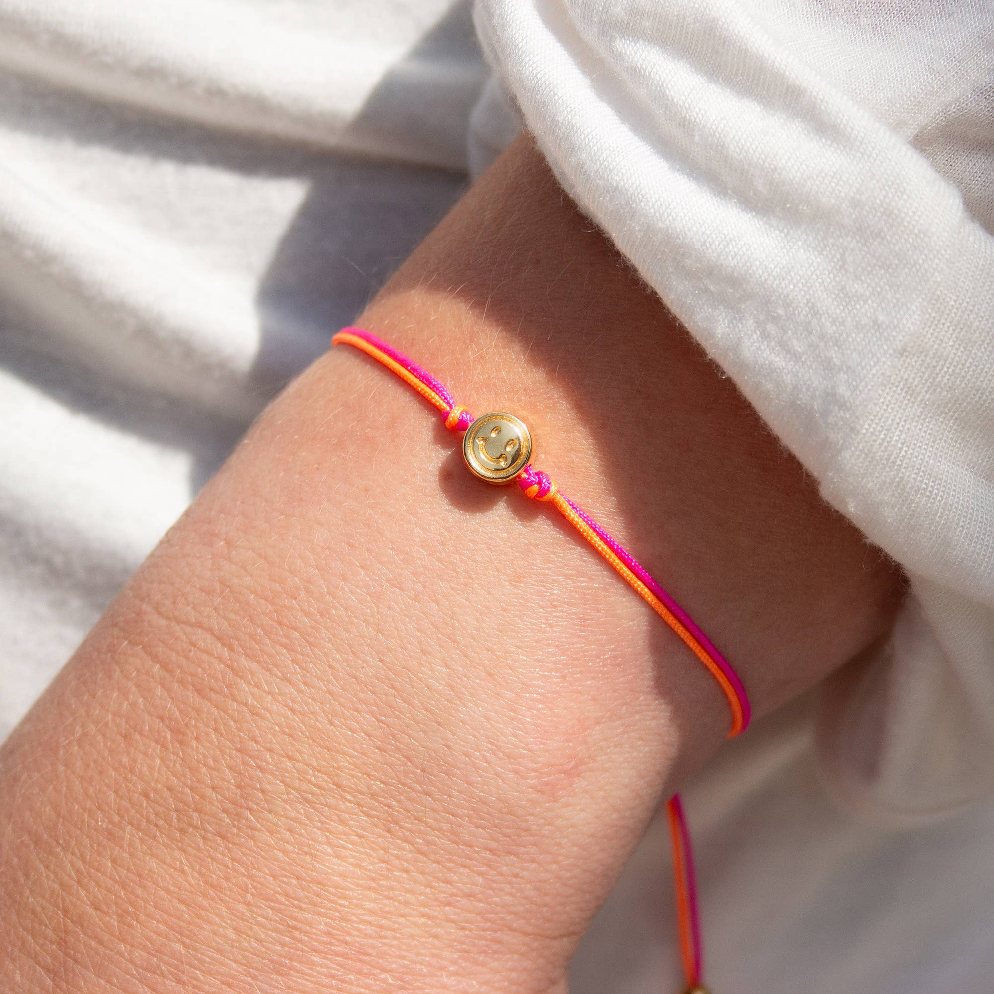 Bow & Hummingbird - Wholesale Charm/Dangle Bracelet - Bracelet on card - Smiley - I give you a smile1