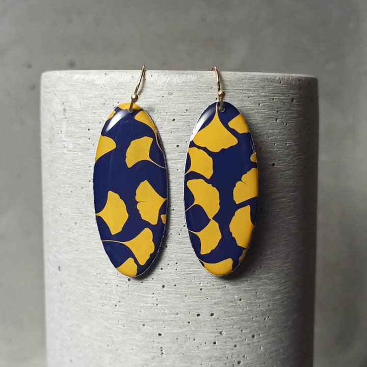 une Hirondelle sous le Tilleul - Wholesale Hangende/ronde oorbellen - Omkeerbare Chinon-lussen - ginkgo bladeren 12145