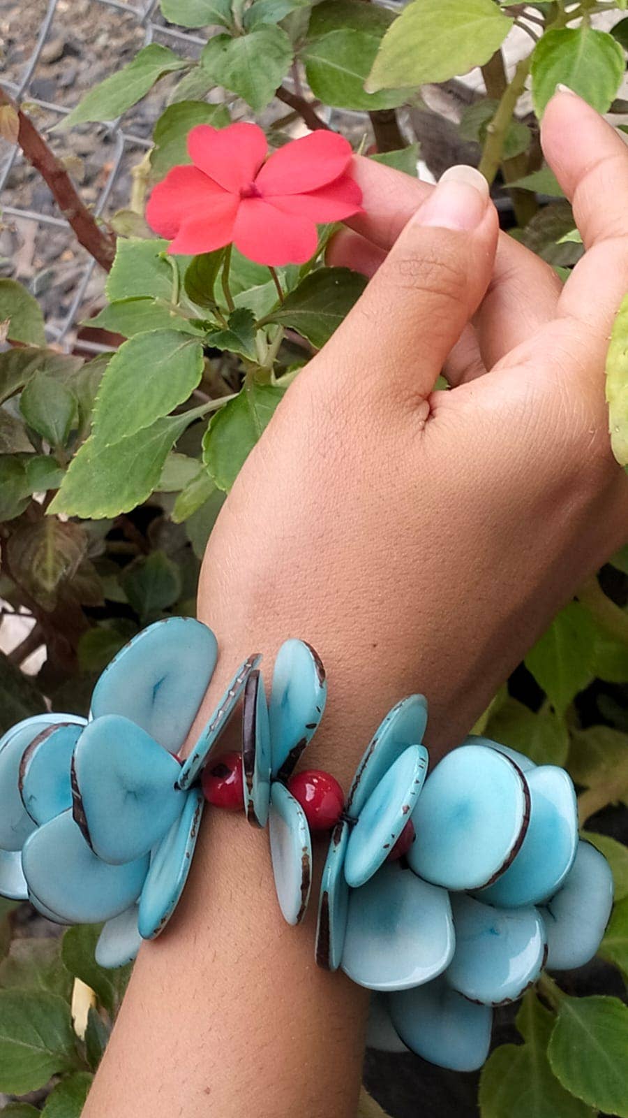 Organic jewelry by Allie – Großhandel Perlenarmband – Oahu Lei-Stil Tagua-Armband Insel-Strand-Schmuck4