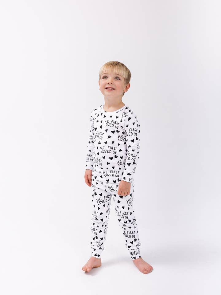 Il nous a aimés en premier PJ Long Sleeve Set Coton pour la vente par Holy Pals