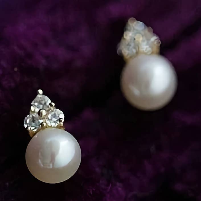 Orecchini a lobo in argento 925 con perla e zirconi cubici – placcati in oro per la vendita all'ingrosso da parte di GenYLuxe