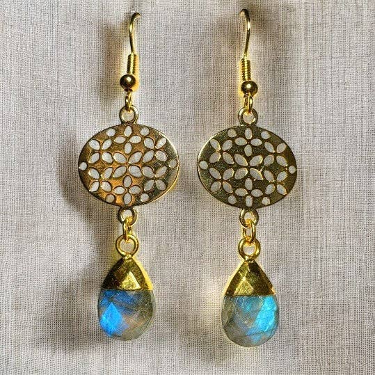 Guldpläterade "NORA" örhängen i labradorit för wholesale av TOURMALYN