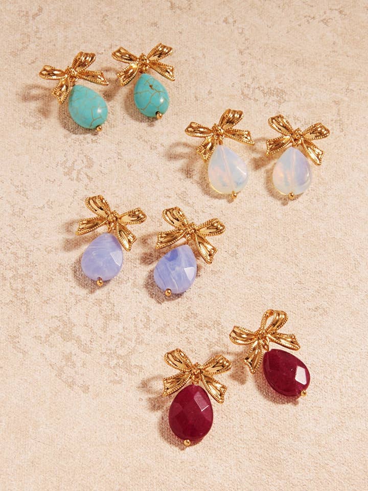 DS1E007 1,3 ZOLL 18KT VERGOLDETER MESSING MIT TROPFFÖRMIGEM SCHWARZEM MOOSACHAT-STEIN OHRSTECKER für den Großhandel von Designature New York