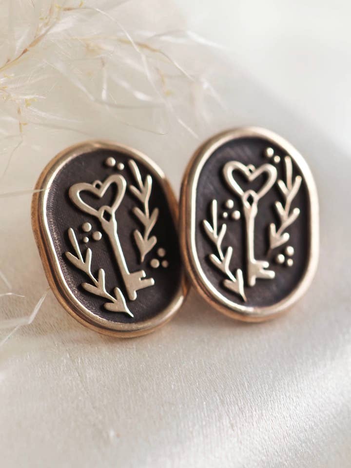 Mantra | Love Can Endure - Oorbellen met sleutelhanger voor wholesale door LanaBetty