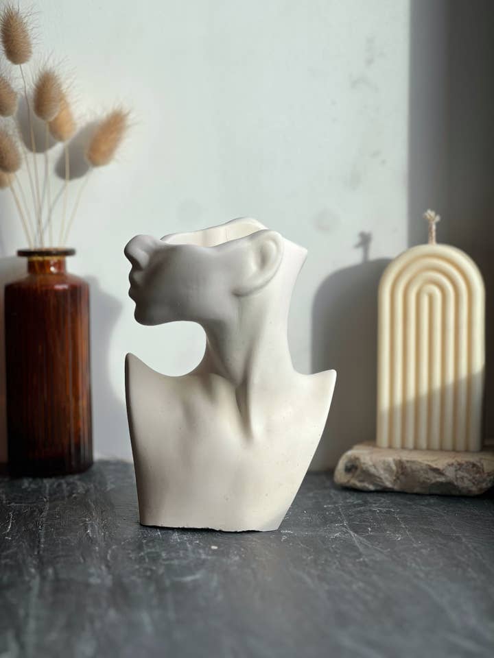 Vase Vahidy - Décoration Jesmonite pour la vente par L'atelier d'à côté