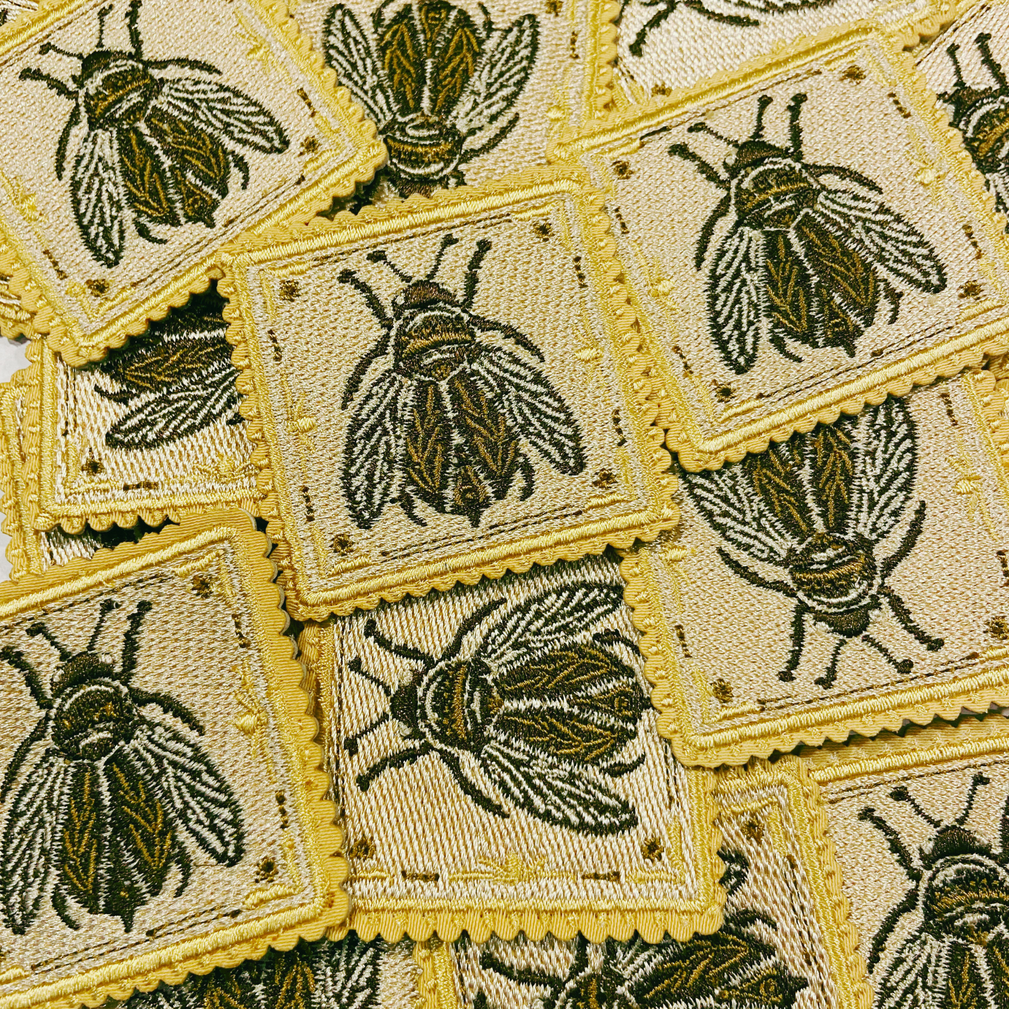 TEELUX - Wholesale Patch - 2" Bee -  Embroidered Hat Patch1