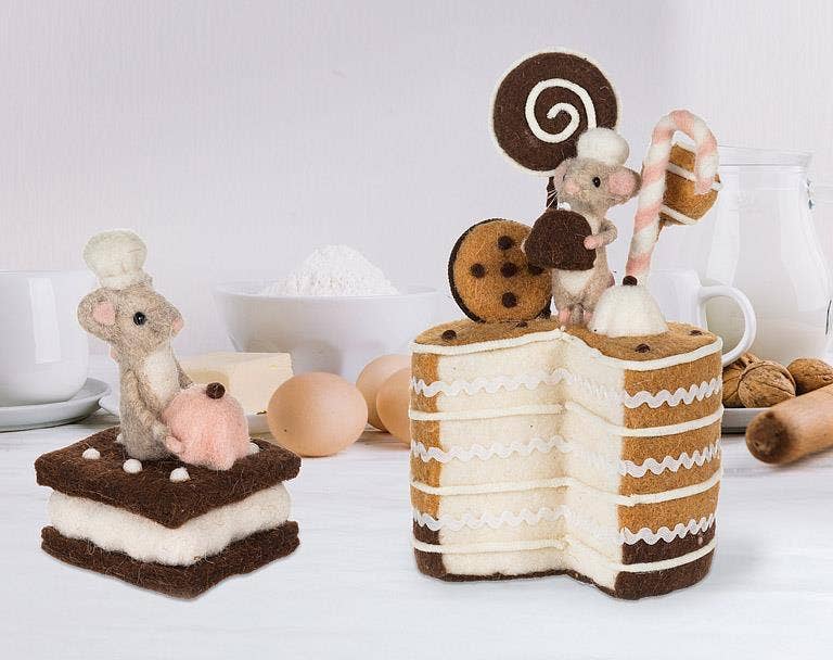 Abbott - Wholesale Christmas Decoration - Mouse with Fancy Dessert1