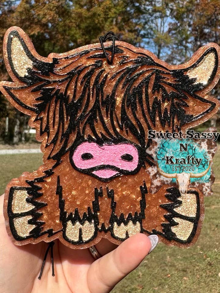Freshie Sitting Highland Cow Car por atacado de Sweet Sassy N Krafty LLC