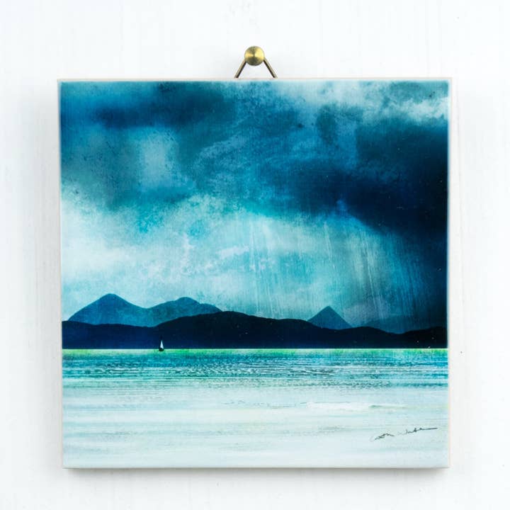 Stampa d'arte in ceramica con confezione regalo Inner Sound Skye e Scalpay per la vendita all'ingrosso da parte di Cath Waters Scottish Landscapes