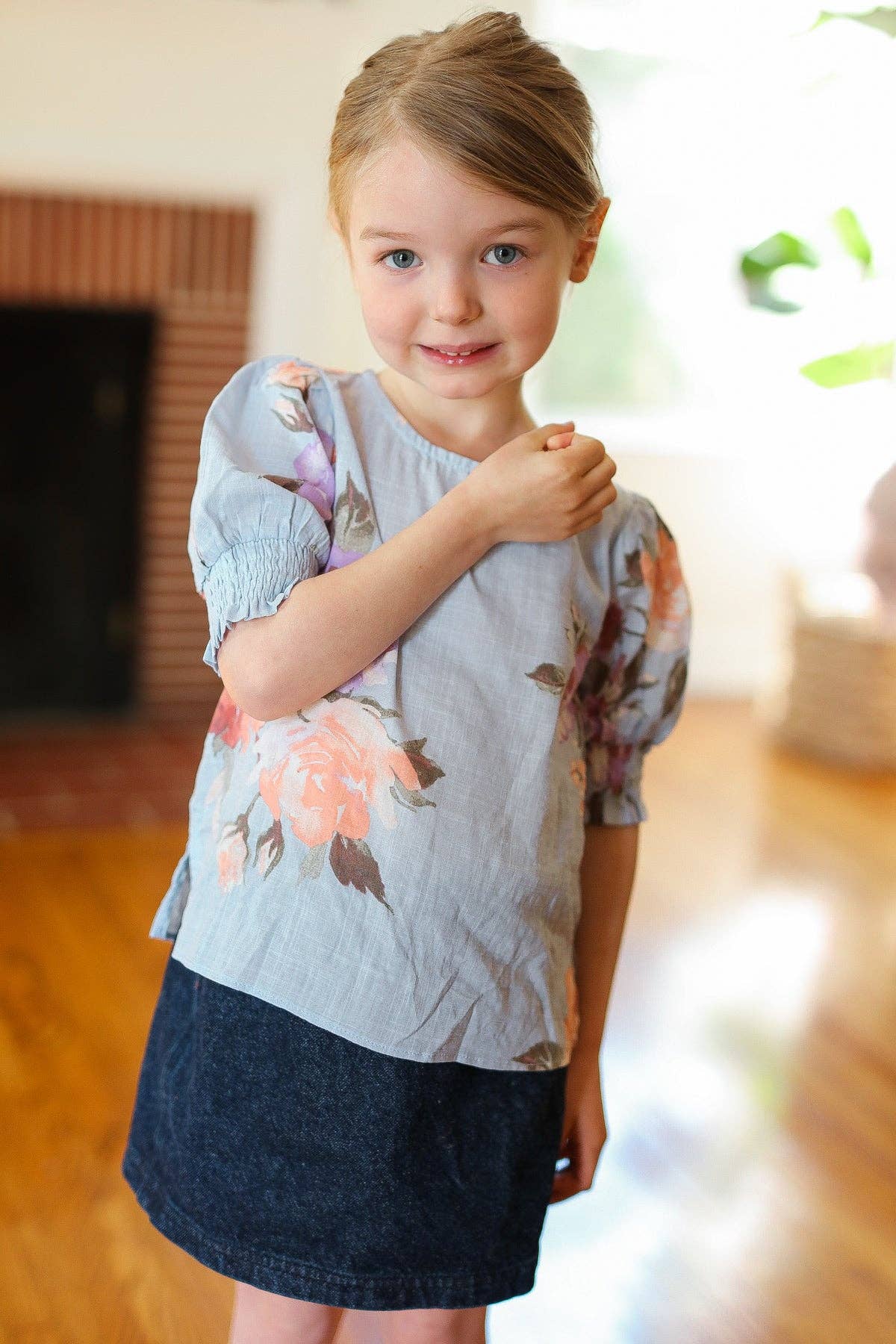 Promenade – wholesale T-shirt – Kids – Kids Blue Floral Ruche Sleeve Key Hole Button Back Blouse2