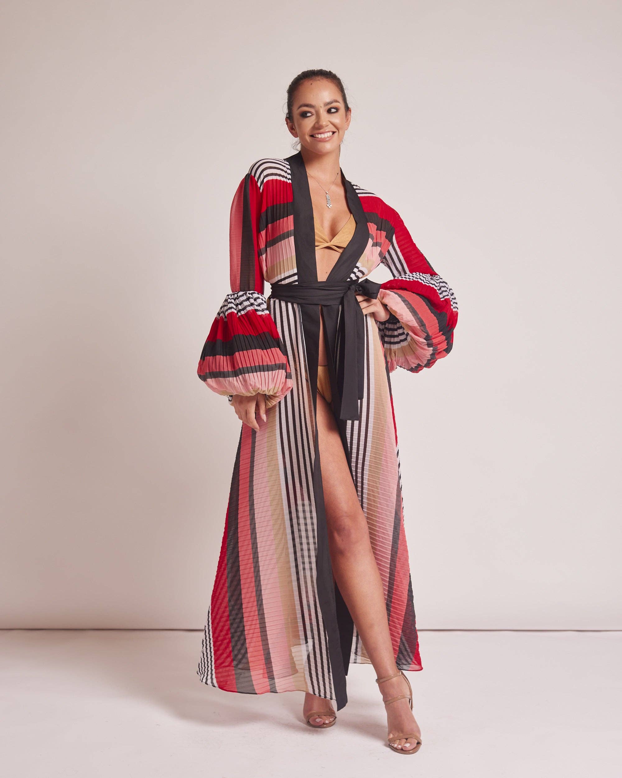 Rojo con estampado de líneas geométricas Kimono rojo con estampado de líneas geométricas de venta al por mayor en Faire2