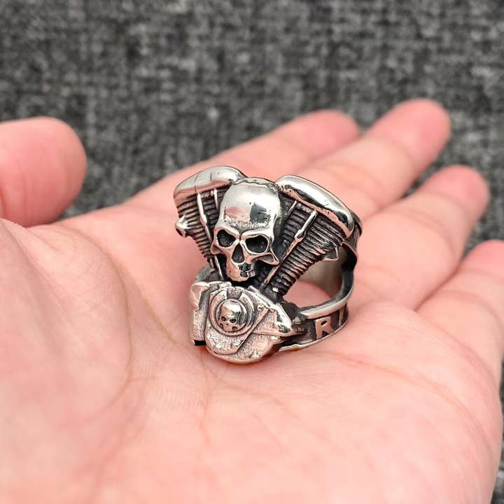 Mio Queena - Wholesale Signet Ring - Motorcycle Skull Ring Stainless Steel Biker Jewelry - MJ/MR1