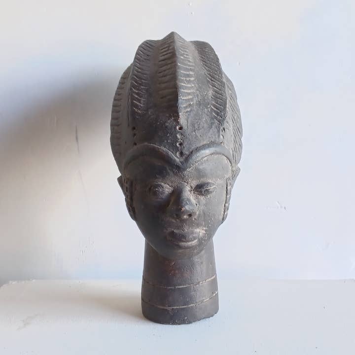 Ashanti decorative head in Losso terracotta for wholesale by SANKORE AFRICA, S.L.