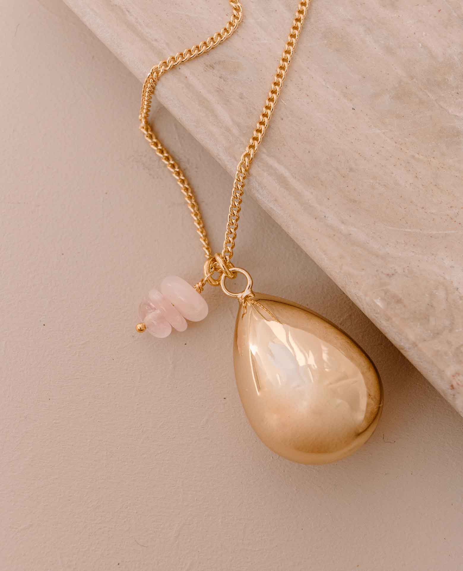 Atelier Aismée – Großhandel Kette mit Anhänger/Charm – Salome Gold Schwangerschaftsball1