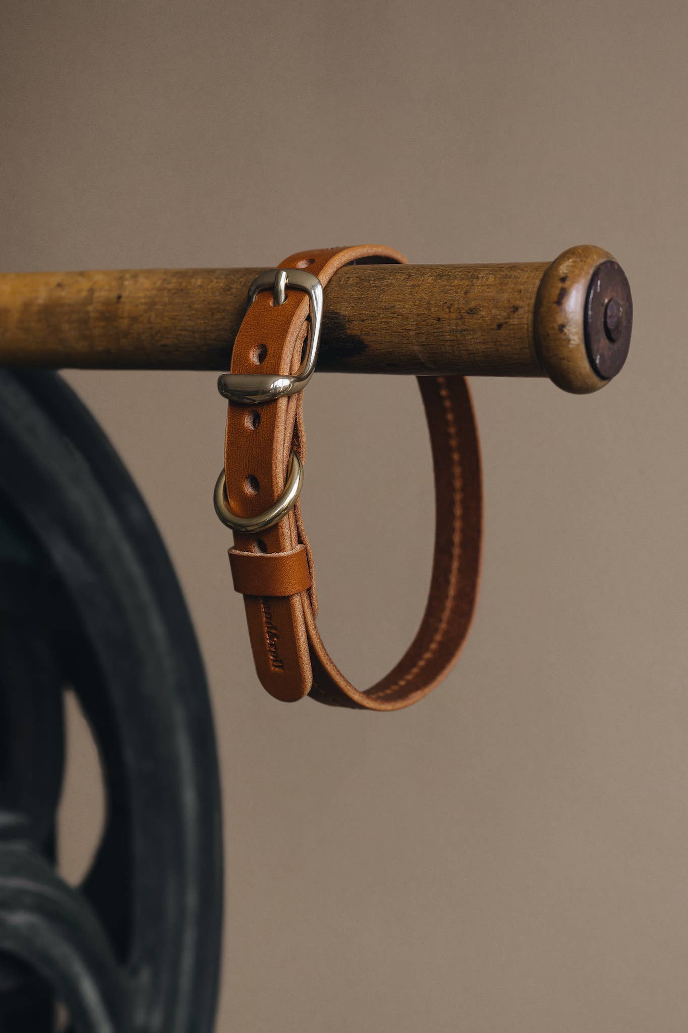 BAND&ROLL – Engroshandel Halsbånd - Hund – LETVÆGTS LÆDER HUND KRAVE. FIR luft22