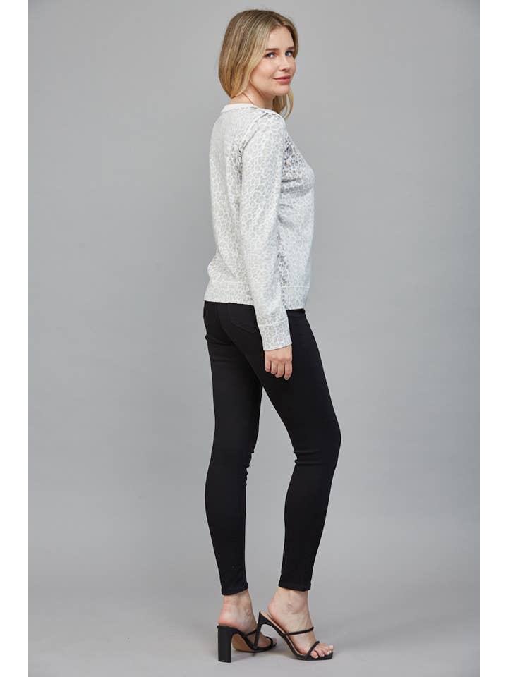 FATE - Wholesale Cardigan - Women's - CAMO PRINT FRONT BUTTON CLOSURE CARDIGAN FW1555616