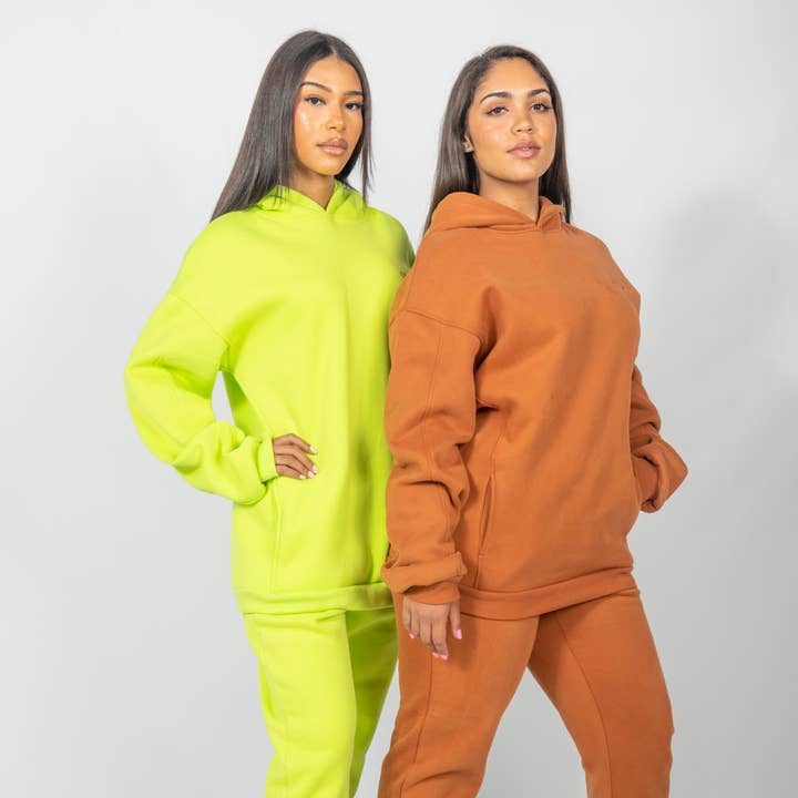 Sweatshirt décontracté Amira pour la vente par CHEZEV Couture LLC