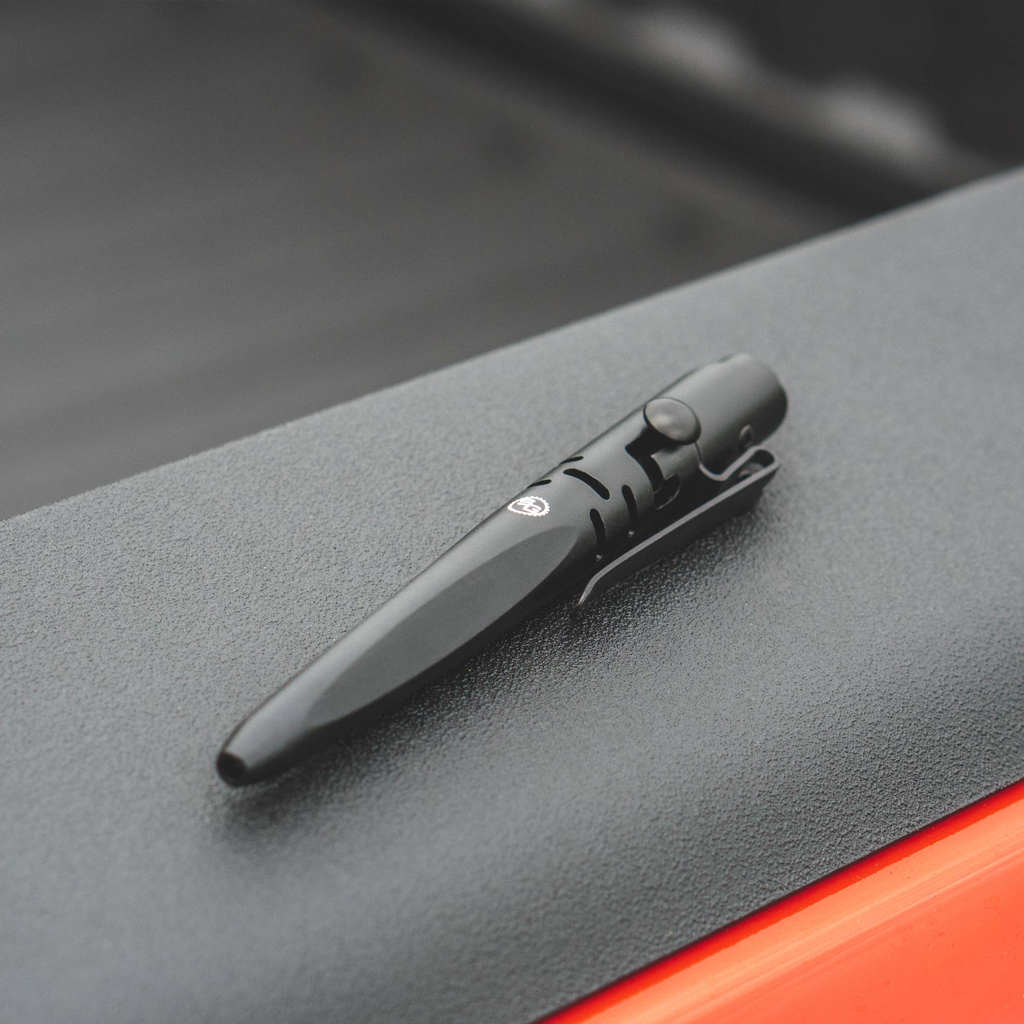 CurateNYC - Wholesale Pen - SKRAWL Tactical Pen with Pressurized Ink & Window Breaker7