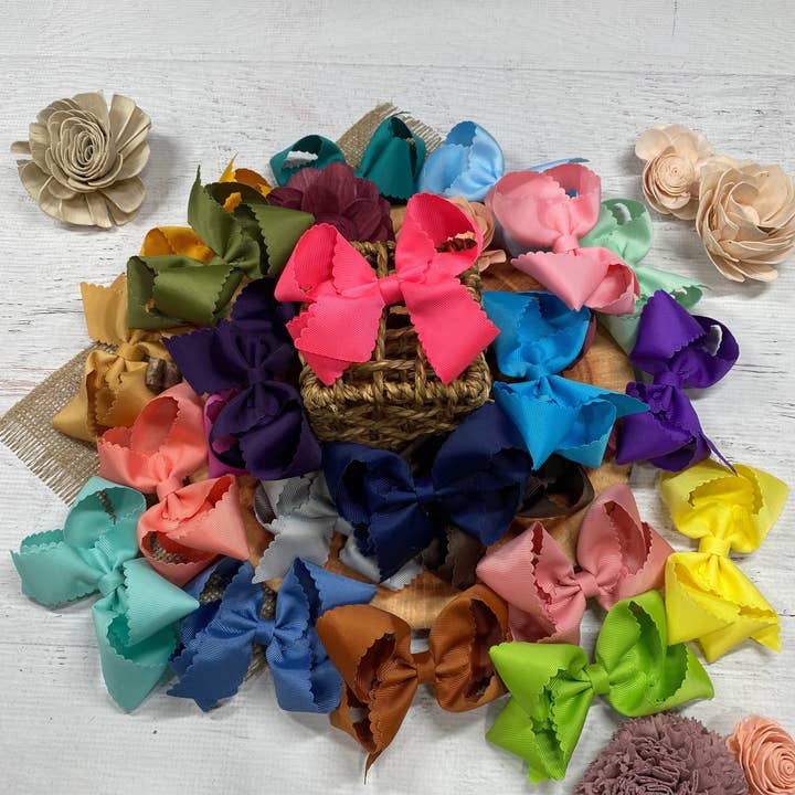 The Hair Bow Company - Wholesale Hair Bow - Kids - Classic Scalloped Bows - Alligator Clip - 4.5"1