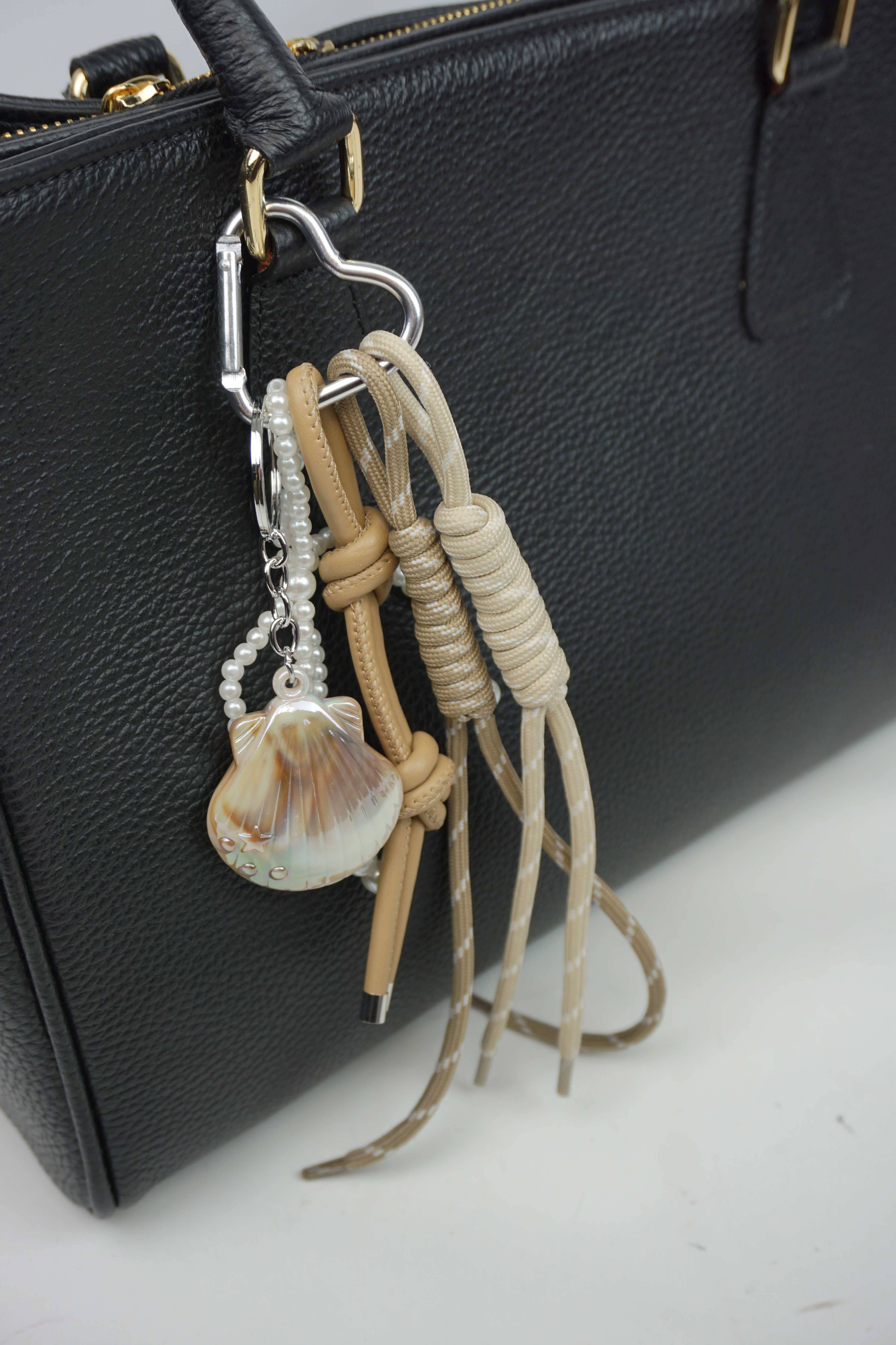 Anais - Wholesale Keychain - Women's - Grigri keychain shell6