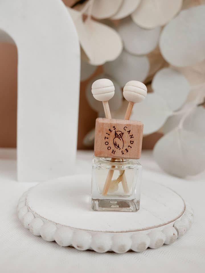 Diffusore per auto in legno di sandalo e gelsomino, con clip per la vendita all'ingrosso da parte di Hooties Candles and Things