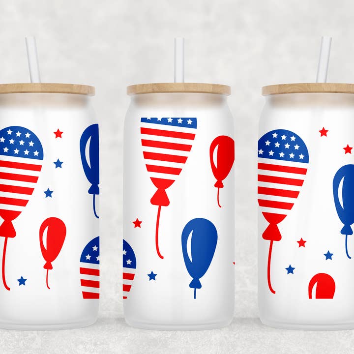 Tasse en verre Snowcones avec paille transparente et couvercle en bambou pour la vente par Smile Graphics and Design