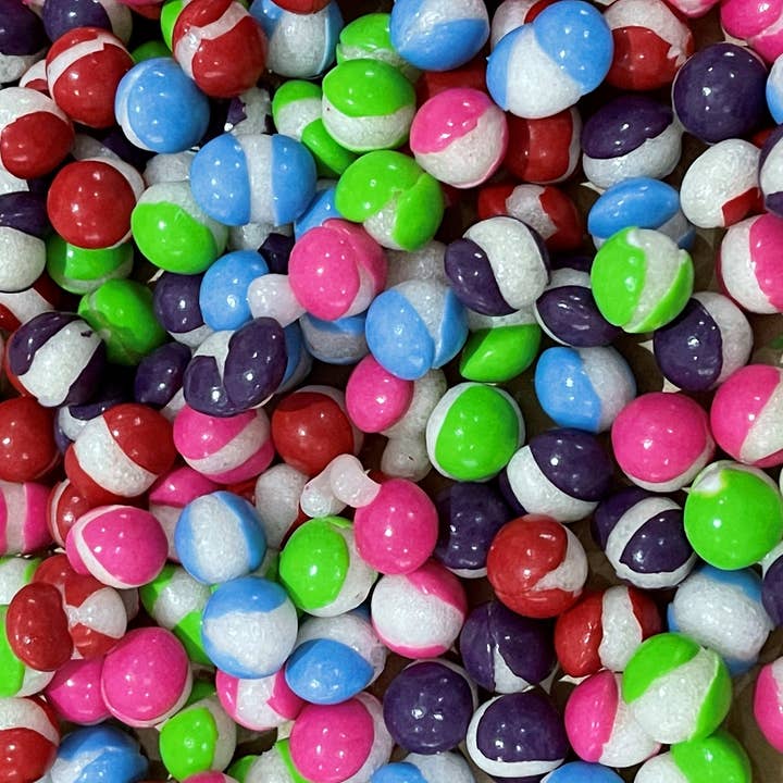 Sci-Fi Foods UK Bouton rond lyophilisé Sachets de friandises à saveur de baies sauvages multicolores et boîte cadeau cadeau pour la vente par Sci-fi Foods