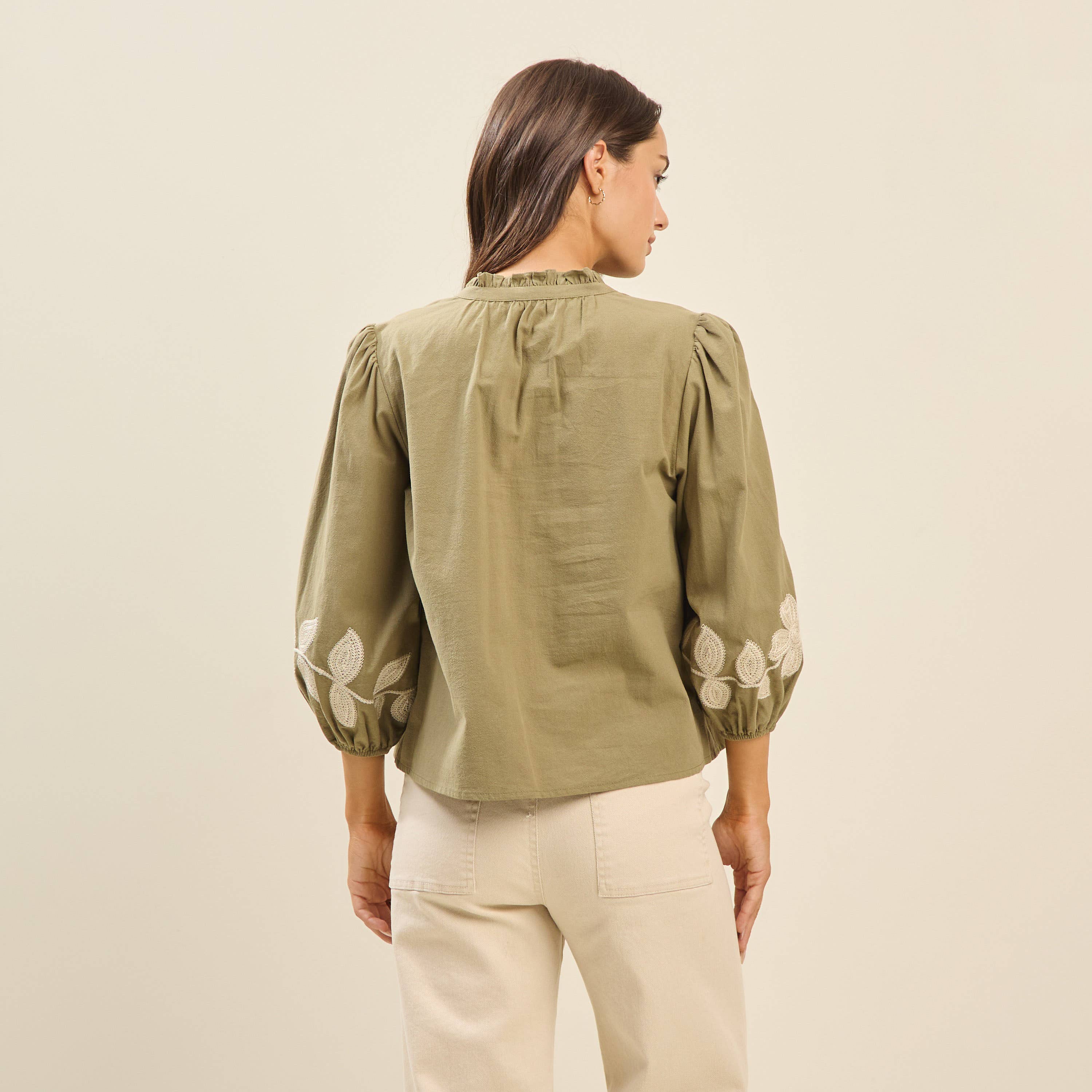 Able – Großhandel Hemd mit Button-down-Kragen – Damen – Bestickte Baumwollbluse2